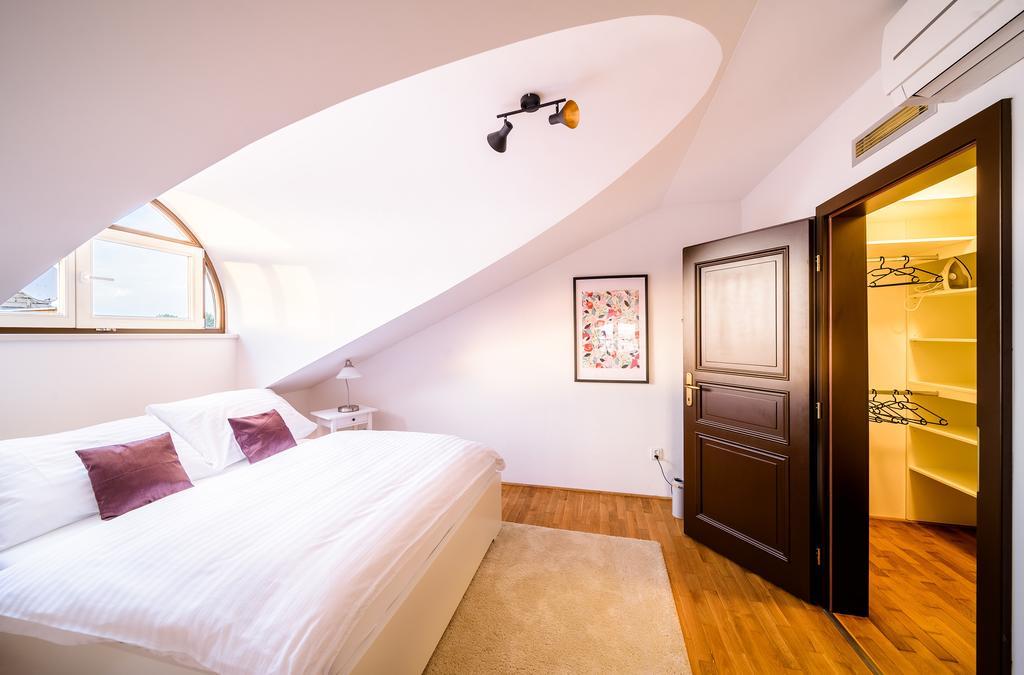 Rooftop Triplex Apartment In Centre Hradec Králové Dış mekan fotoğraf